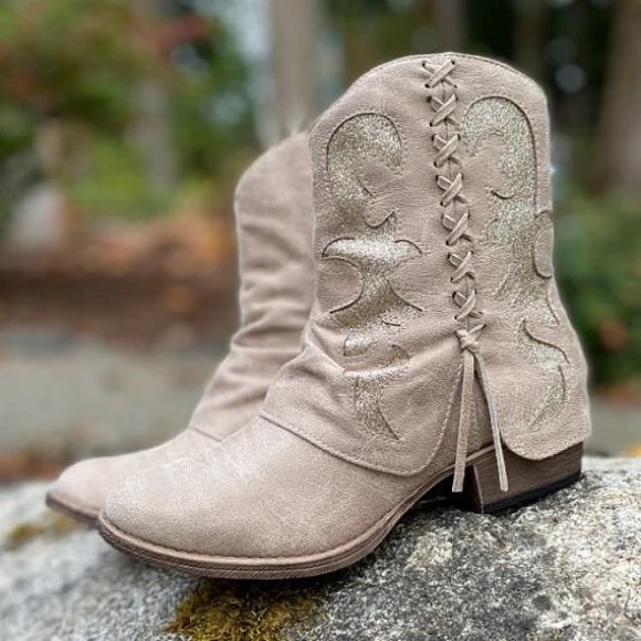 Very G Taupe Western Ankle Booties - Picture 1 of 3